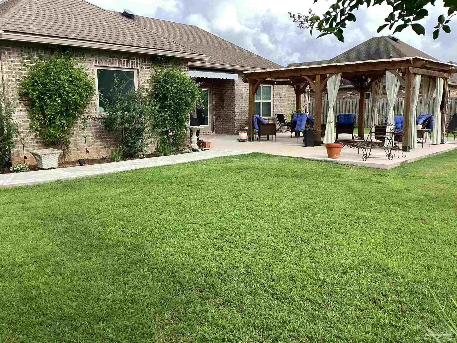 2437 Okatie Ln, Cantonment, FL 32533 photo 11