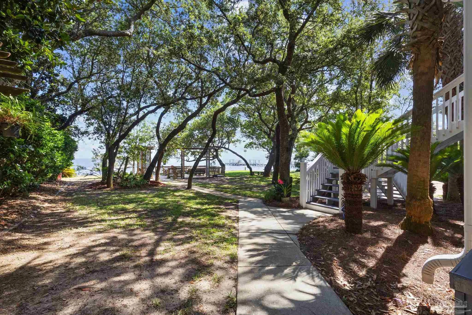 5393 Soundside Dr, Gulf Breeze, FL 32563 photo 2
