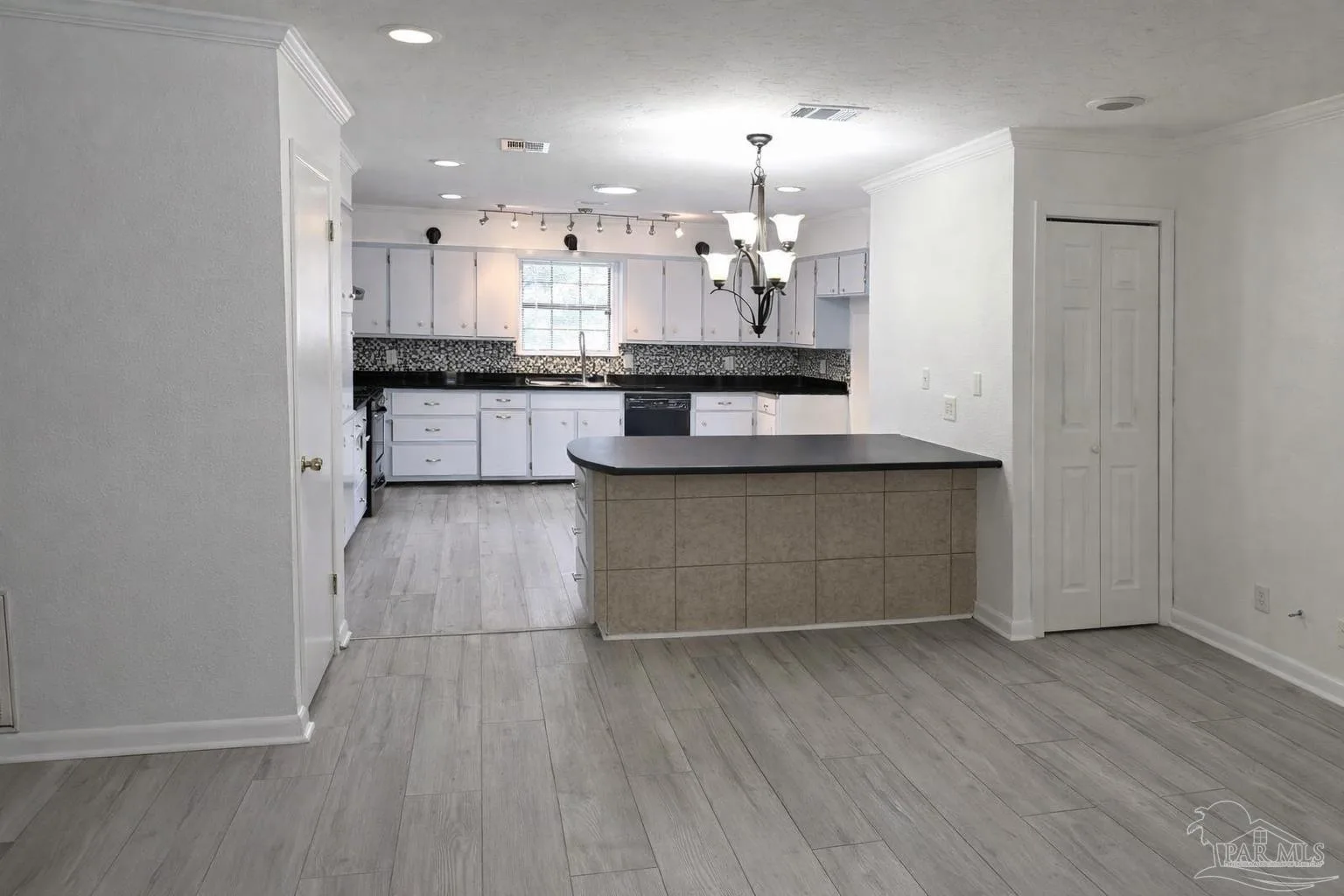 335 Vera St, Pensacola, FL 32514 photo 6