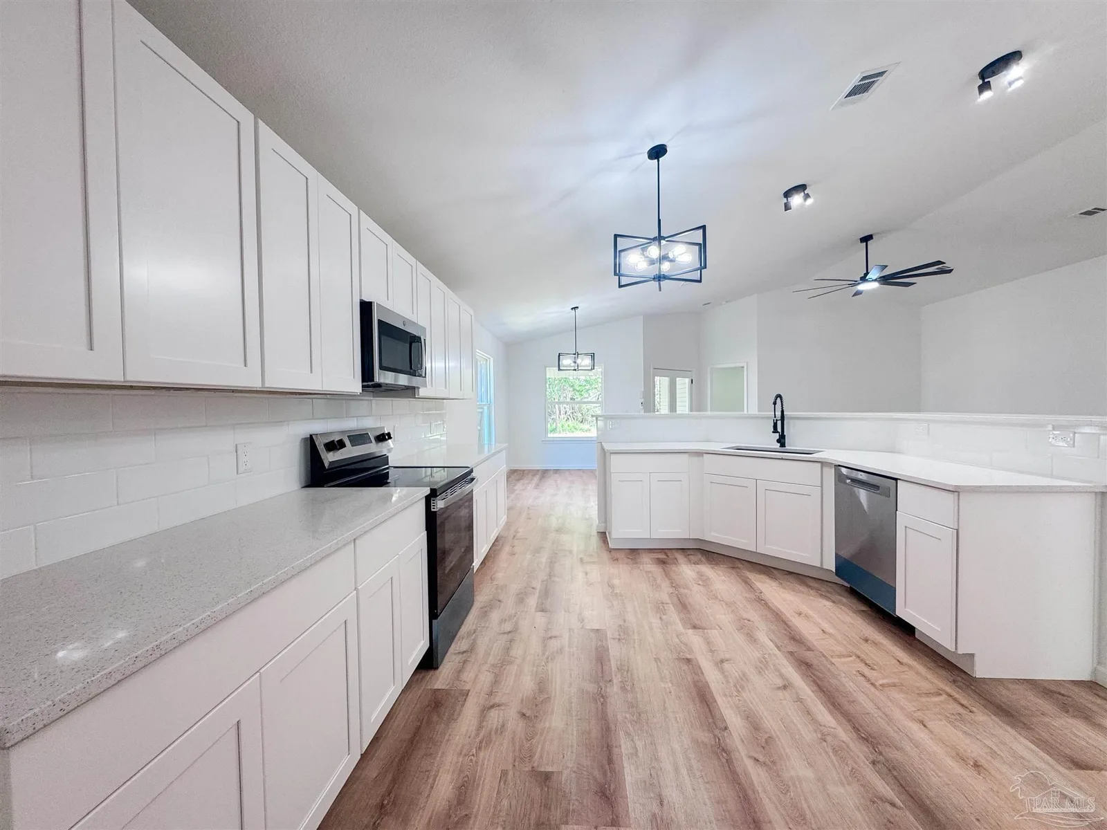 9296 Military Trl, Navarre, FL 32566 photo 10