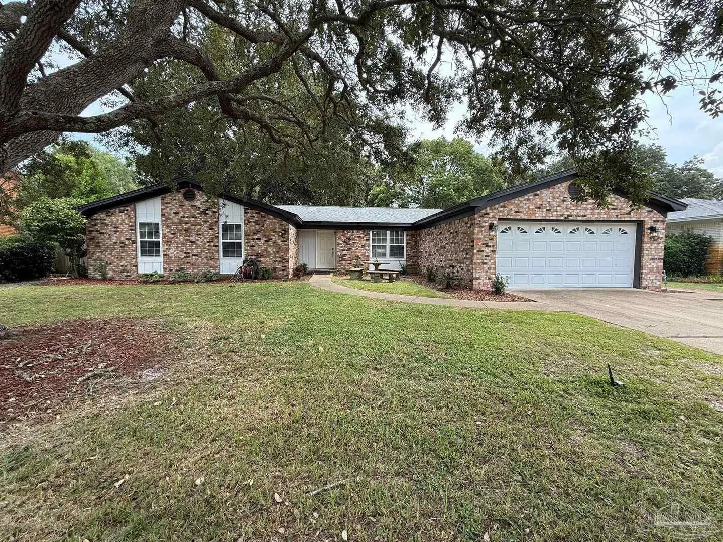 420 Dolphin St, Gulf Breeze, FL 32561