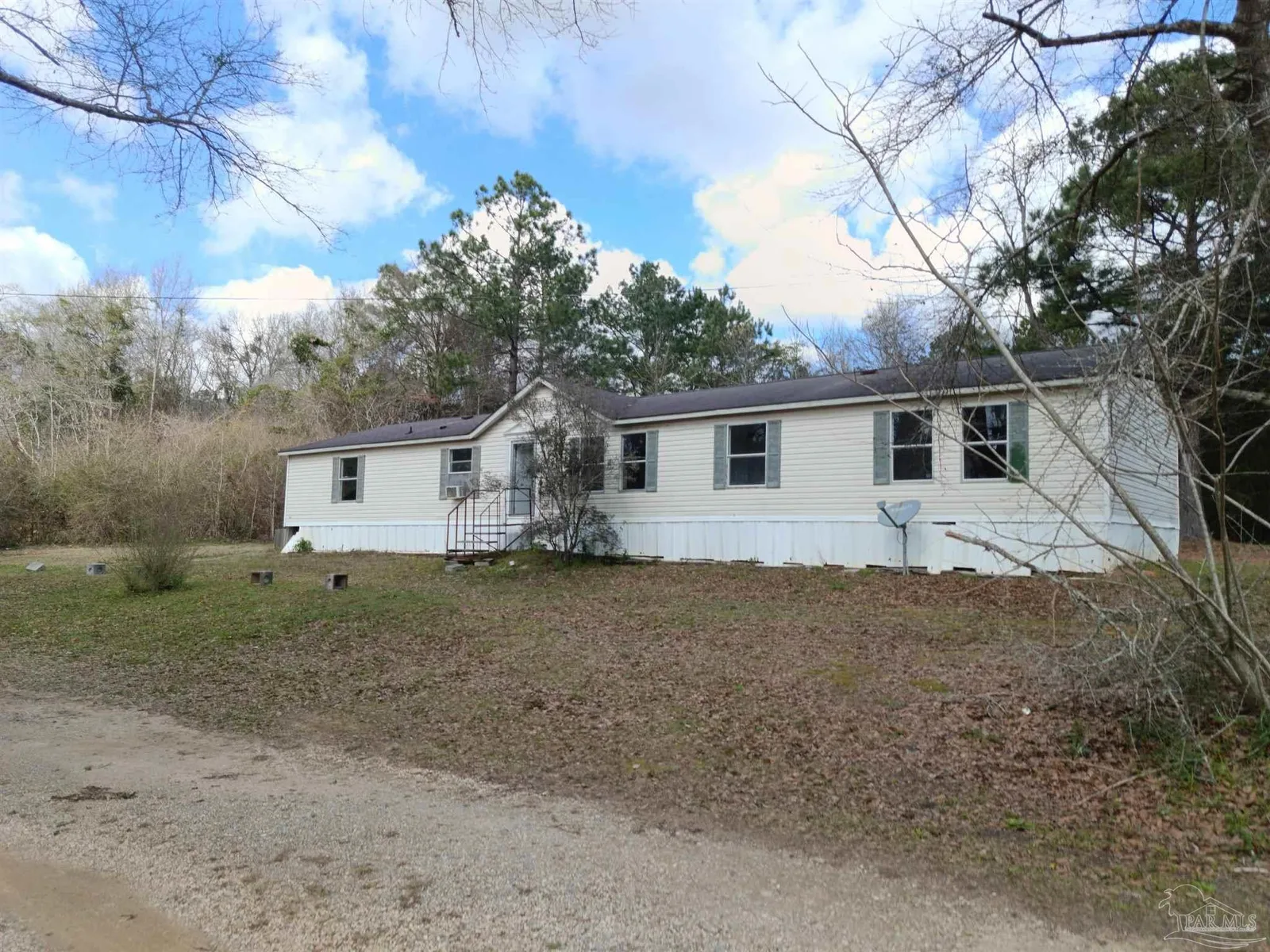 177 Juniper St, Mcdavid, FL 32568