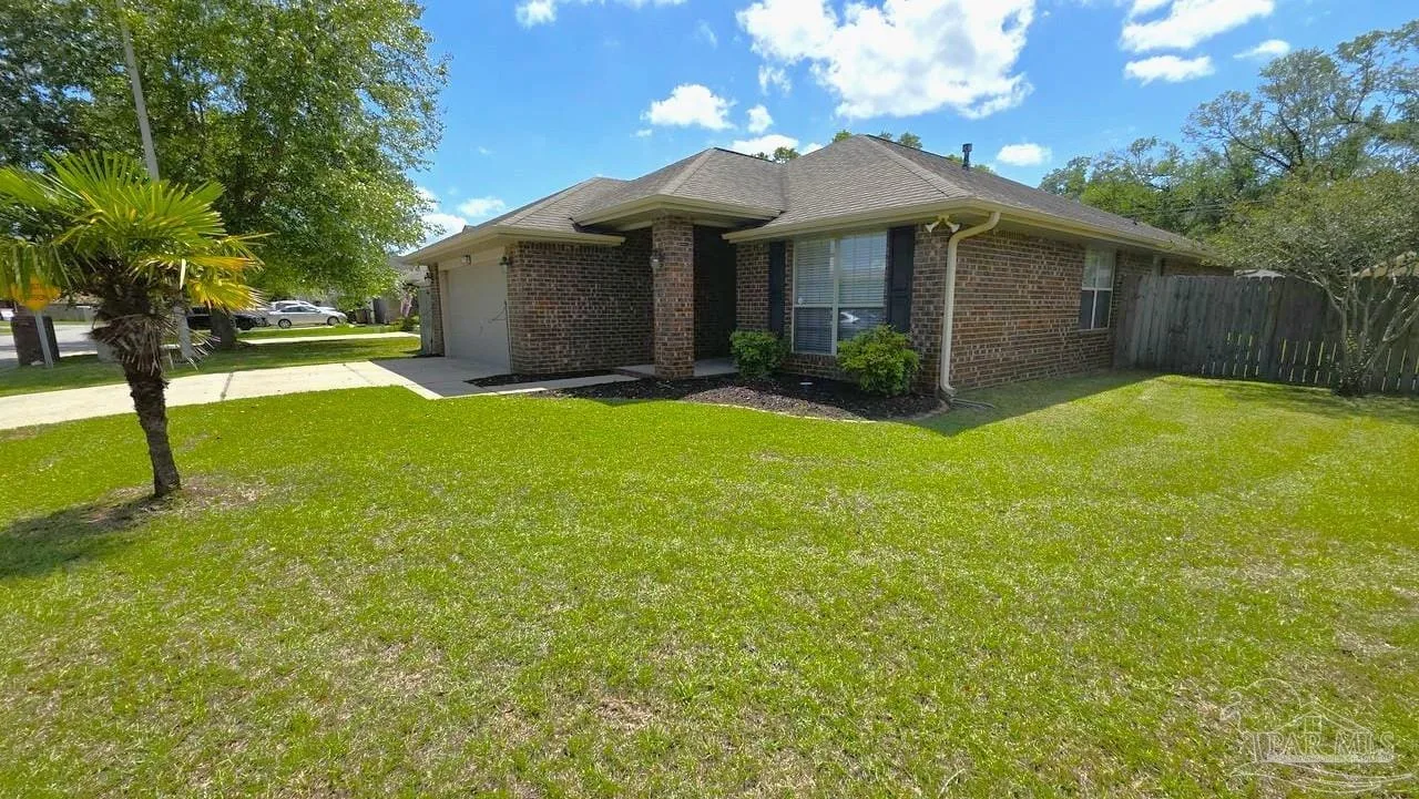 4479 Winona Ln, Pace, FL 32571