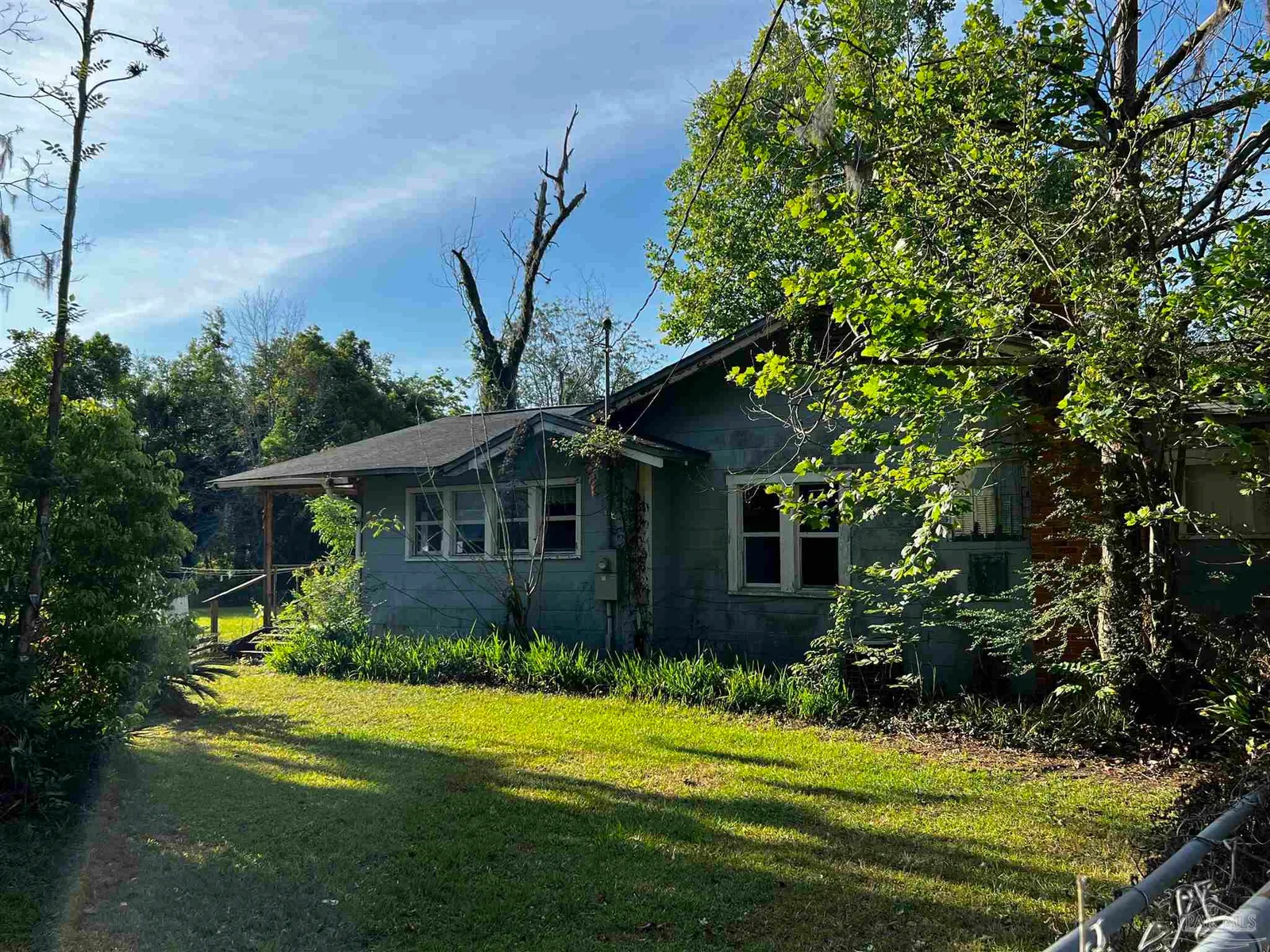 5284 Broad St, Milton, FL 32570