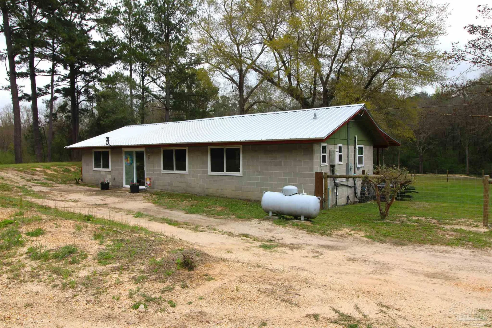 6071 W Hwy 4, Century, FL 32535