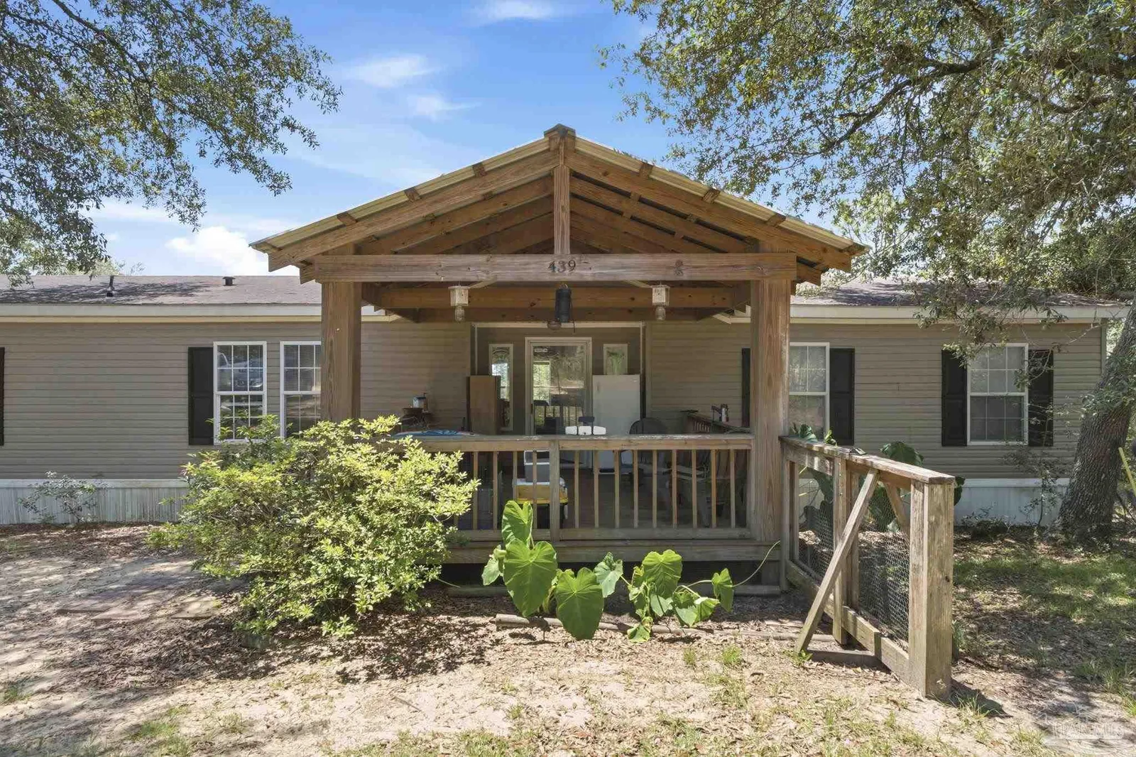 439 Woodpecker Ln, Holt, FL 32564