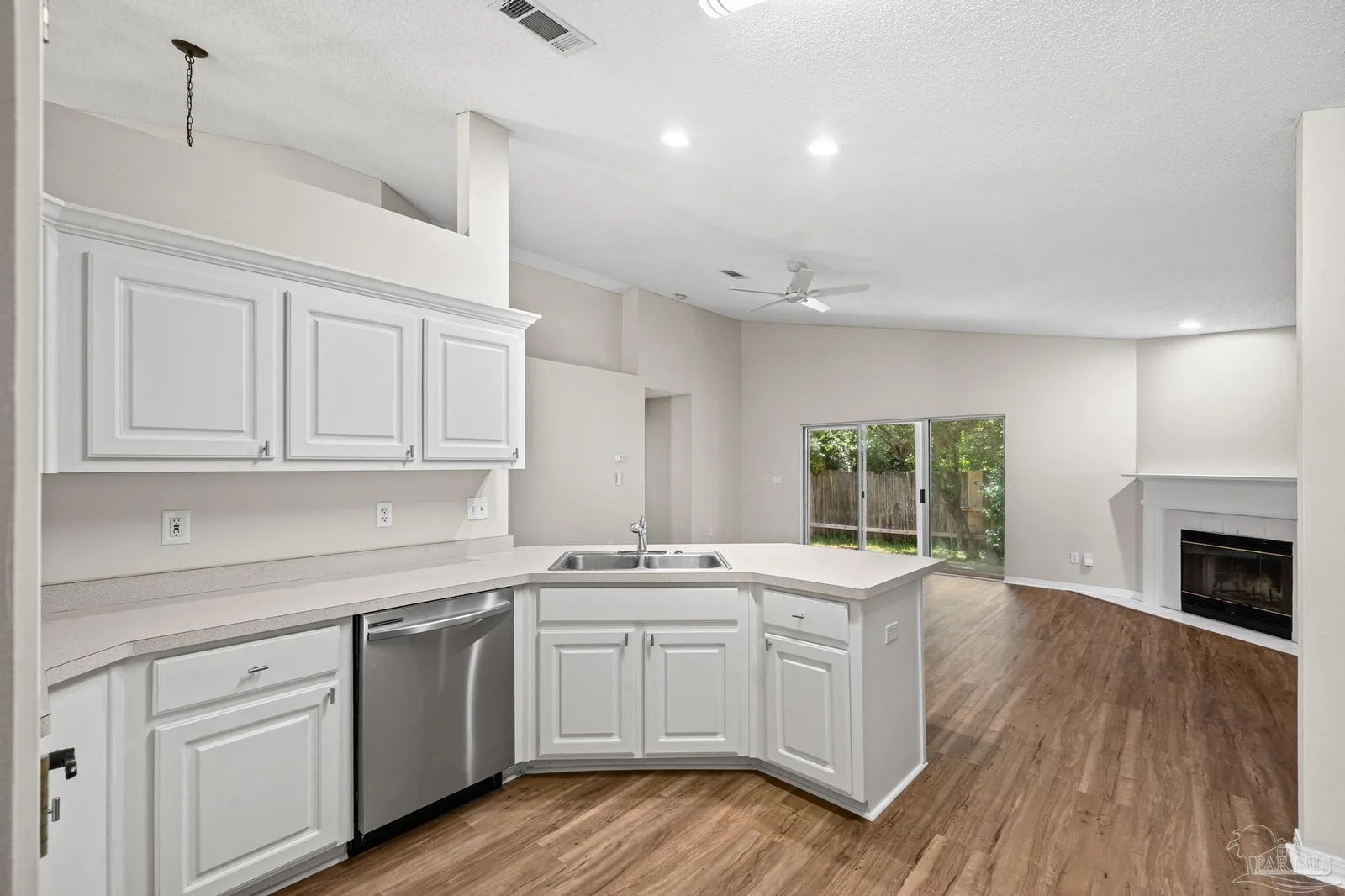 1756 Ivalea Cir, Navarre, FL 32566