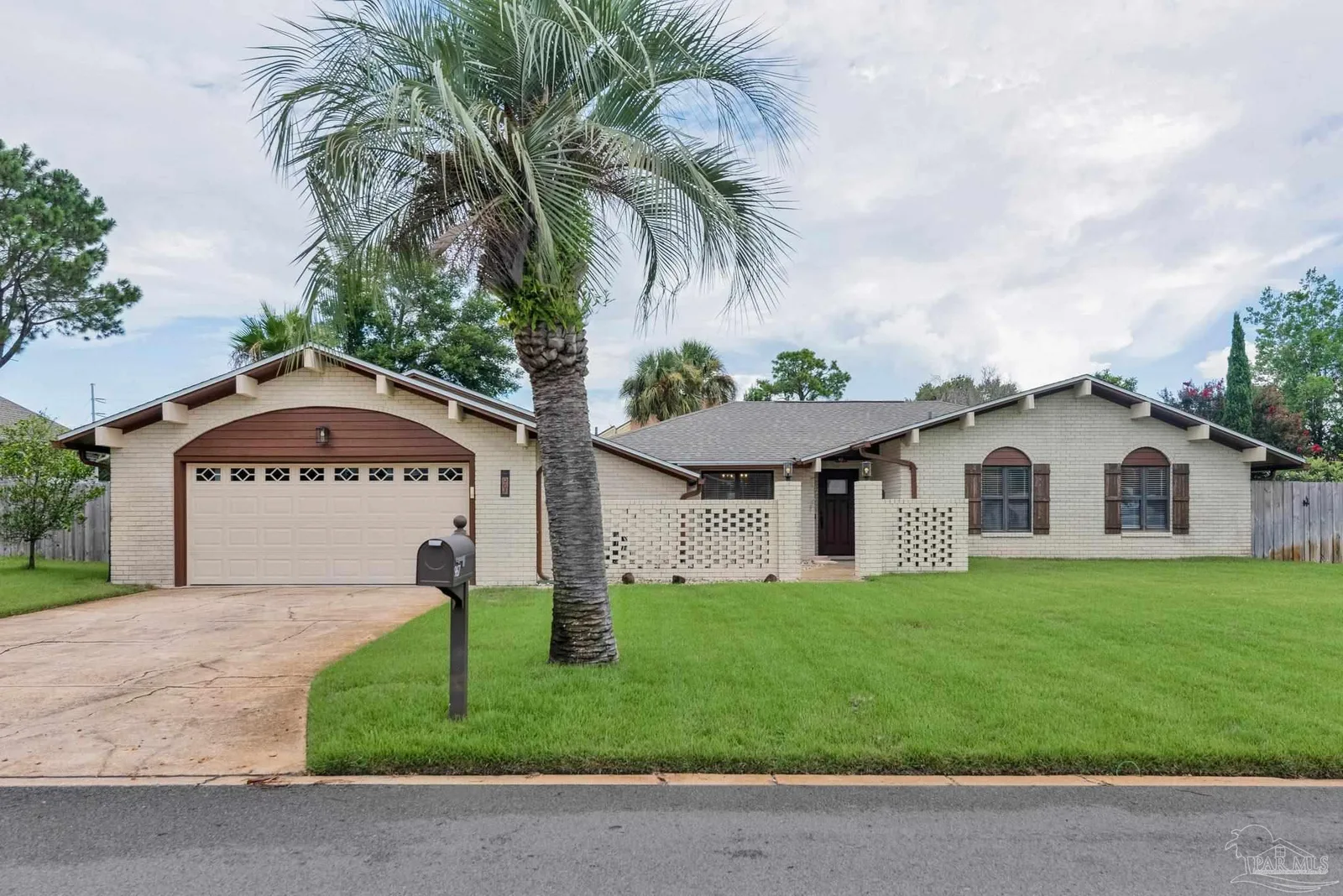 967 Grand Canal St, Gulf Breeze, FL 32563