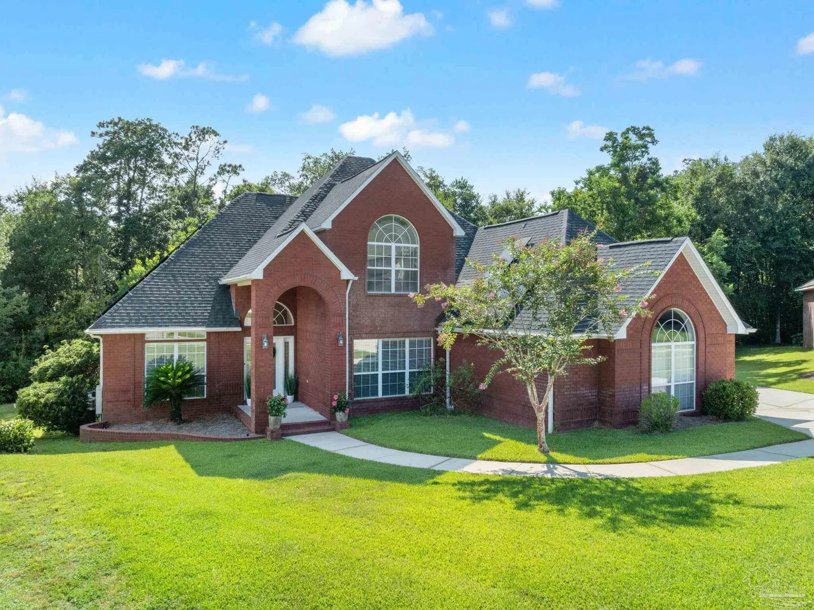 905 Caterpillar Ln, Cantonment, FL 32533