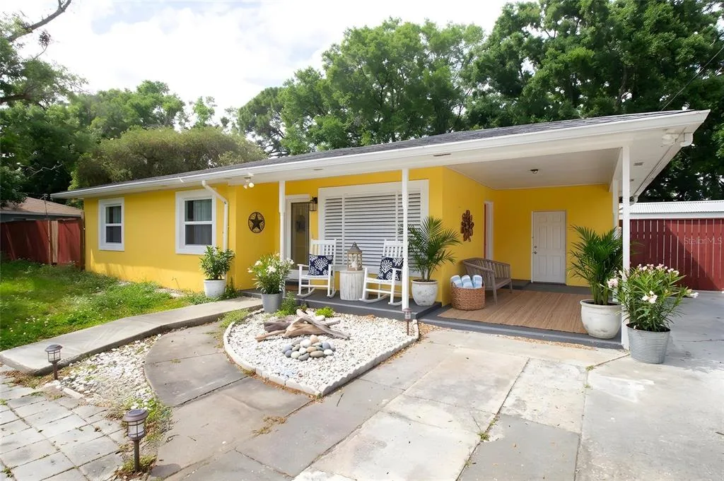 7716 E COMANCHE AVENUE, TAMPA, FL 33610