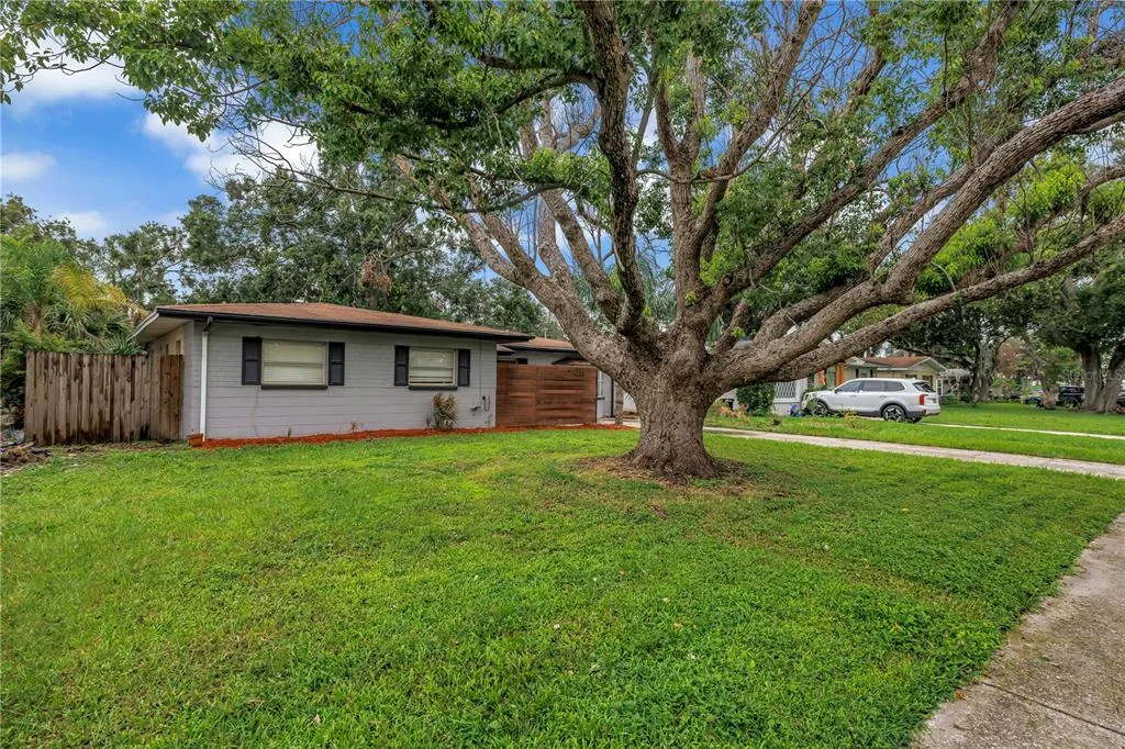 4708 W COACHMAN AVENUE, TAMPA, FL 33611