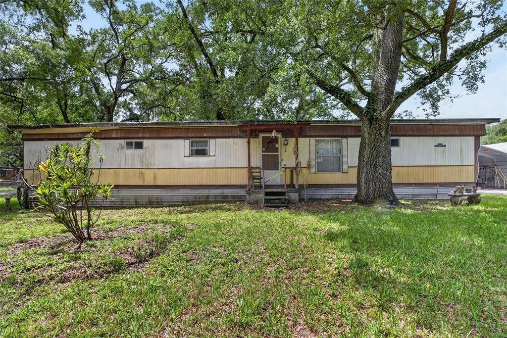 10227 OAK AVENUE, TAMPA, FL 33619
