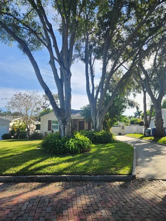 734 37TH AVENUE N, ST PETERSBURG, FL 33704