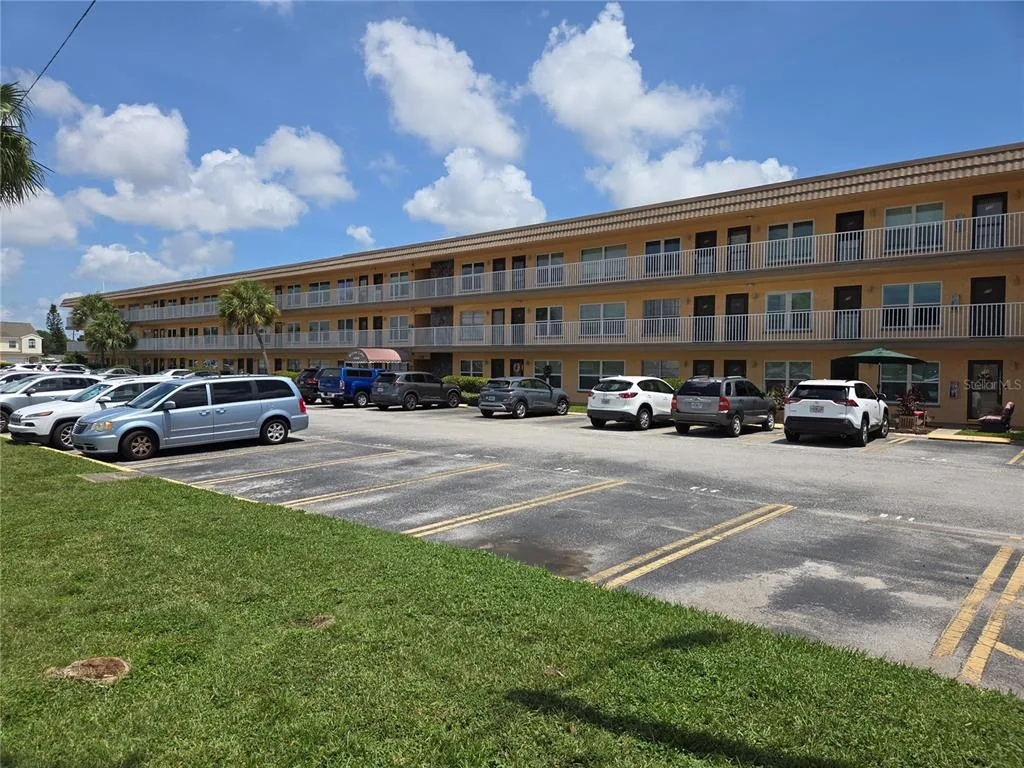 6400 46TH AVENUE N # 305, KENNETH CITY, FL 33709