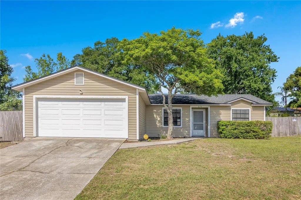 370 N LAKE AVENUE, APOPKA, FL 32703
