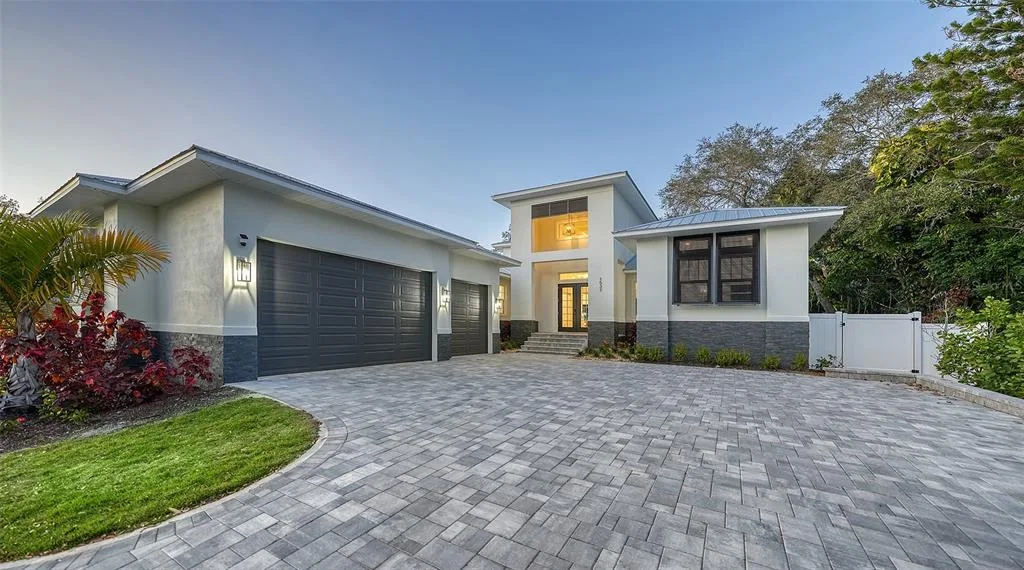 1537 SIESTA DRIVE, SARASOTA, FL 34239