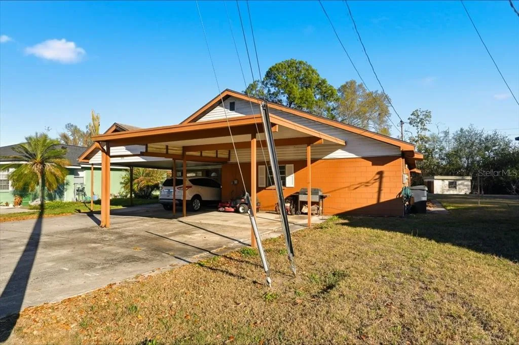 111 SUNSET DRIVE E, WINTER HAVEN, FL 33881