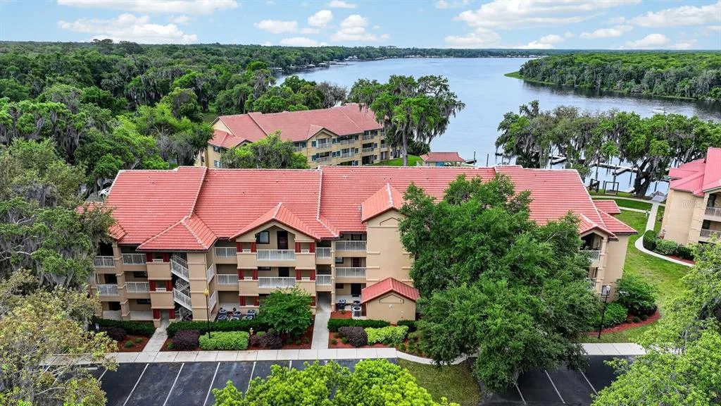 99 BROAD RIVER PLACE # 2105, WELAKA, FL 32193