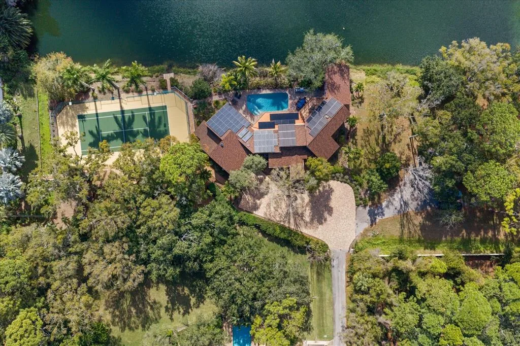 2402 PINE HAMMOCK, CLEARWATER, FL 33764