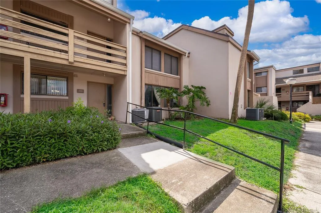 228 ORIENTA POINT STREET # 228, ALTAMONTE SPRINGS, FL 32701