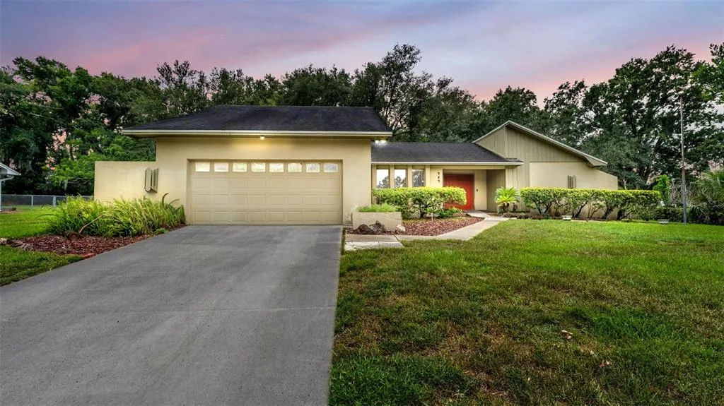 717 WOODHILL DRIVE, LAKELAND, FL 33813