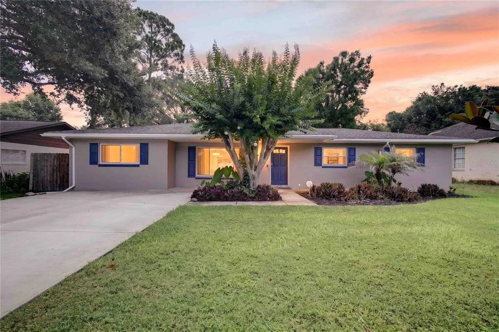 27638 LISA DRIVE, TAVARES, FL 32778
