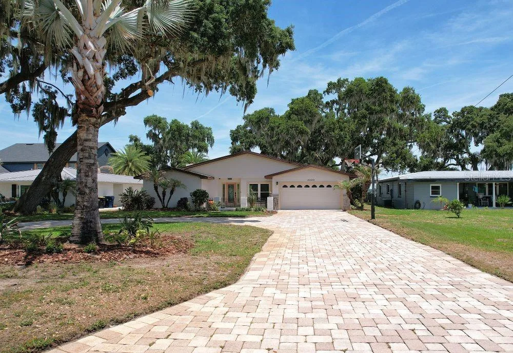 2240 LAKE ARIANA BOULEVARD, AUBURNDALE, FL 33823