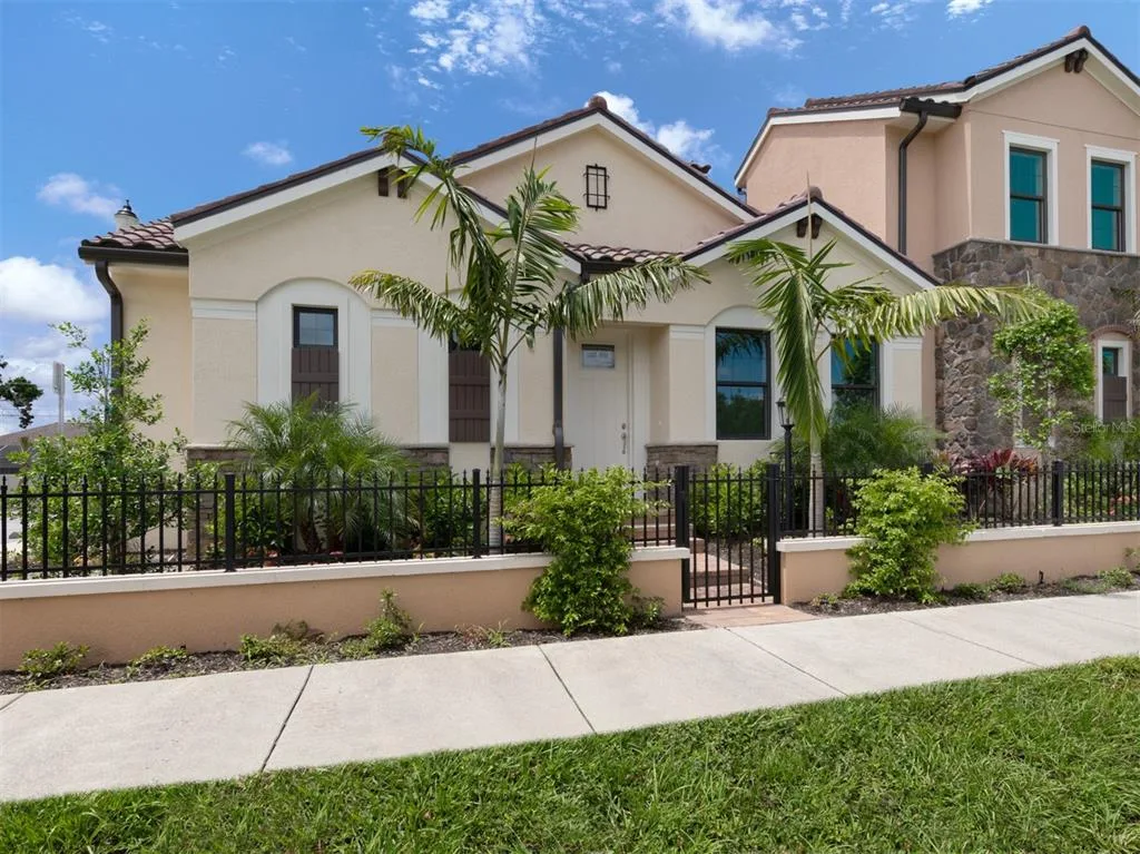 938 E VENICE AVENUE, VENICE, FL 34285