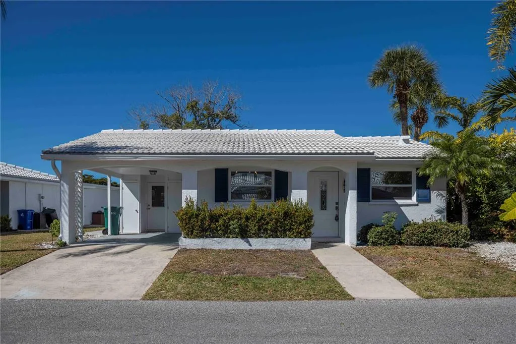 563 SPANISH DRIVE S, LONGBOAT KEY, FL 34228