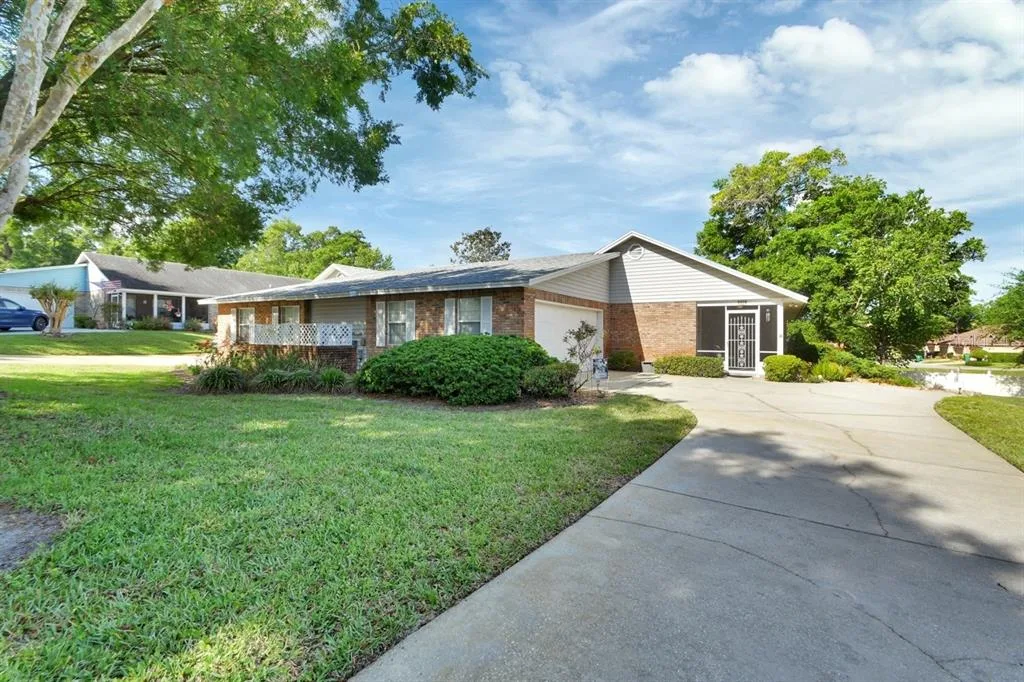 2520 S GLEN EAGLES DRIVE, DELAND, FL 32724