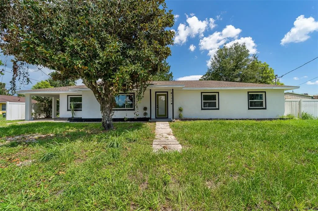 180 N KENTUCKY AVENUE, UMATILLA, FL 32784