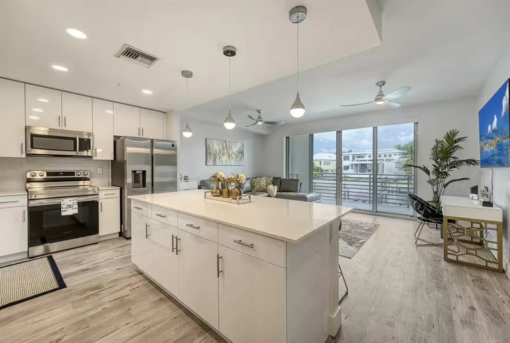1709 N TAMIAMI TRAIL # 220, SARASOTA, FL 34234