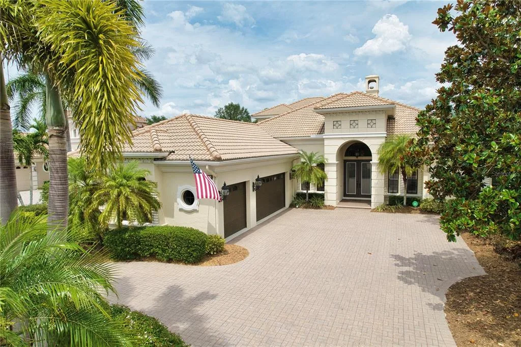 6919 DOMINION LANE, LAKEWOOD RANCH, FL 34202