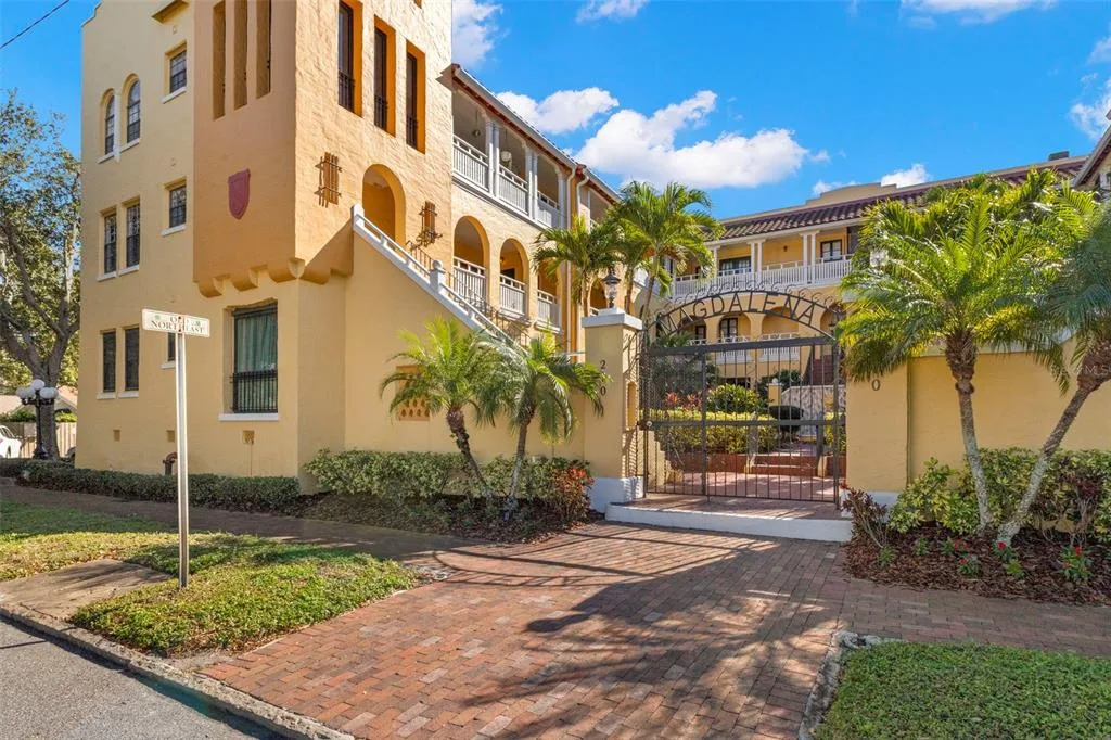 210 22ND AVENUE NE # 15, ST PETERSBURG, FL 33704
