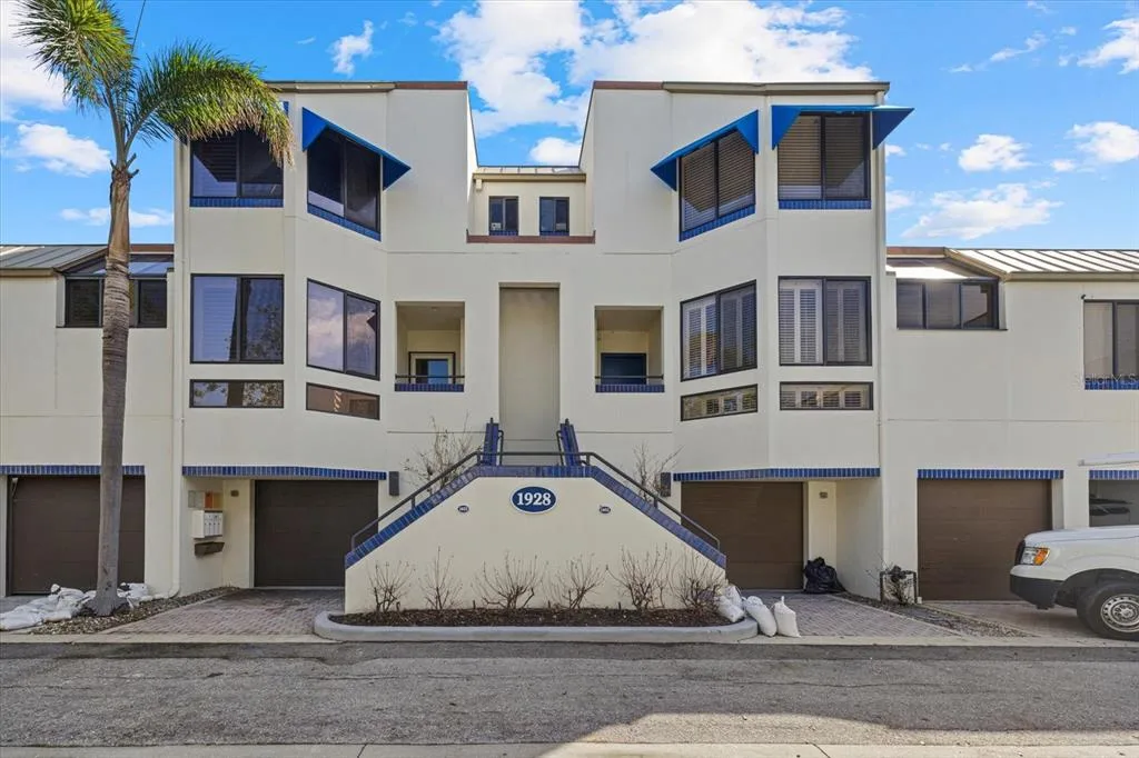1928 HARBOURSIDE DRIVE # 1402, LONGBOAT KEY, FL 34228