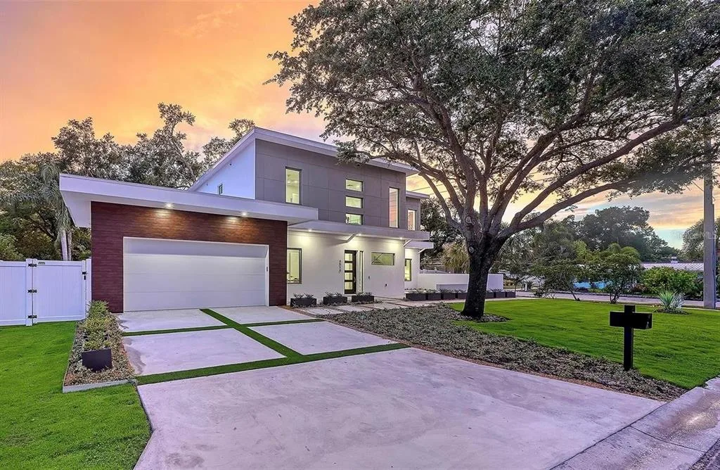 2010 HYDE PARK CIRCLE, SARASOTA, FL 34239