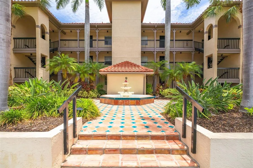 2400 FEATHER SOUND DRIVE # 914, CLEARWATER, FL 33762