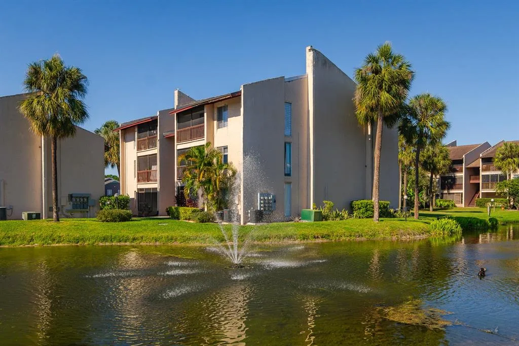 8602 CHAMPLAIN COURT # 93, TAMPA, FL 33614