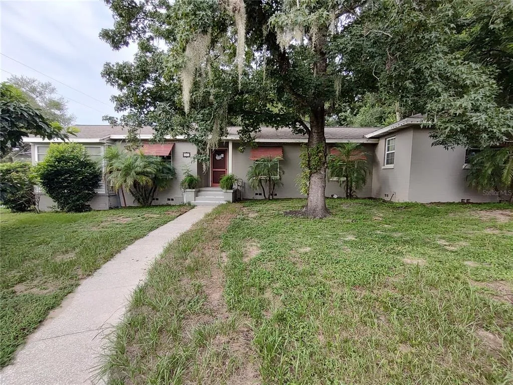 995 W 11TH AVENUE, MOUNT DORA, FL 32757