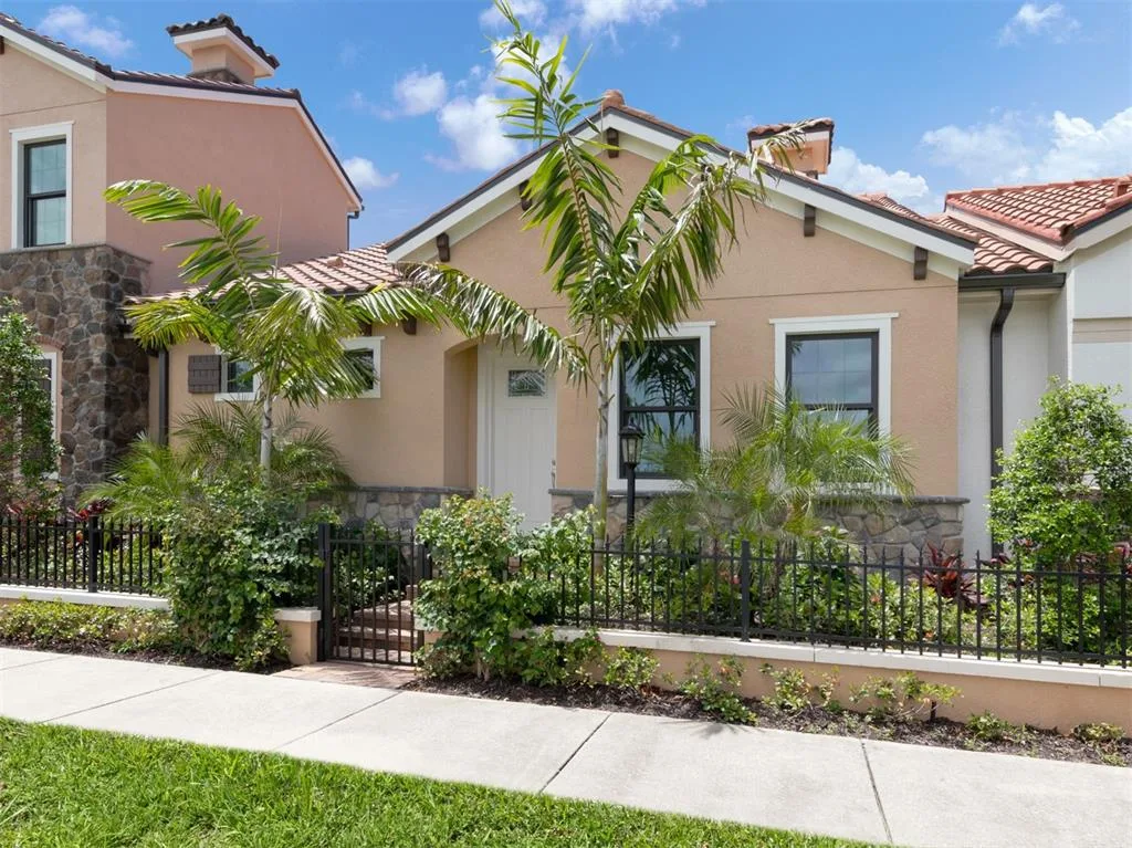 930 E VENICE AVENUE, VENICE, FL 34285