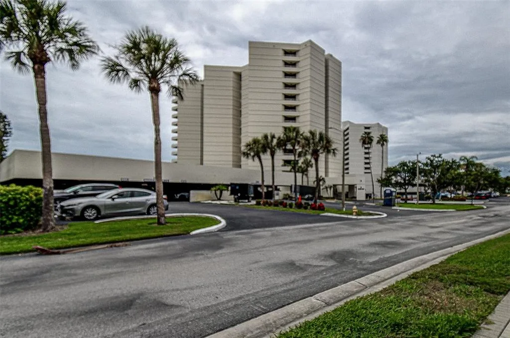 5940 PELICAN BAY PLAZA S # 406, GULFPORT, FL 33707