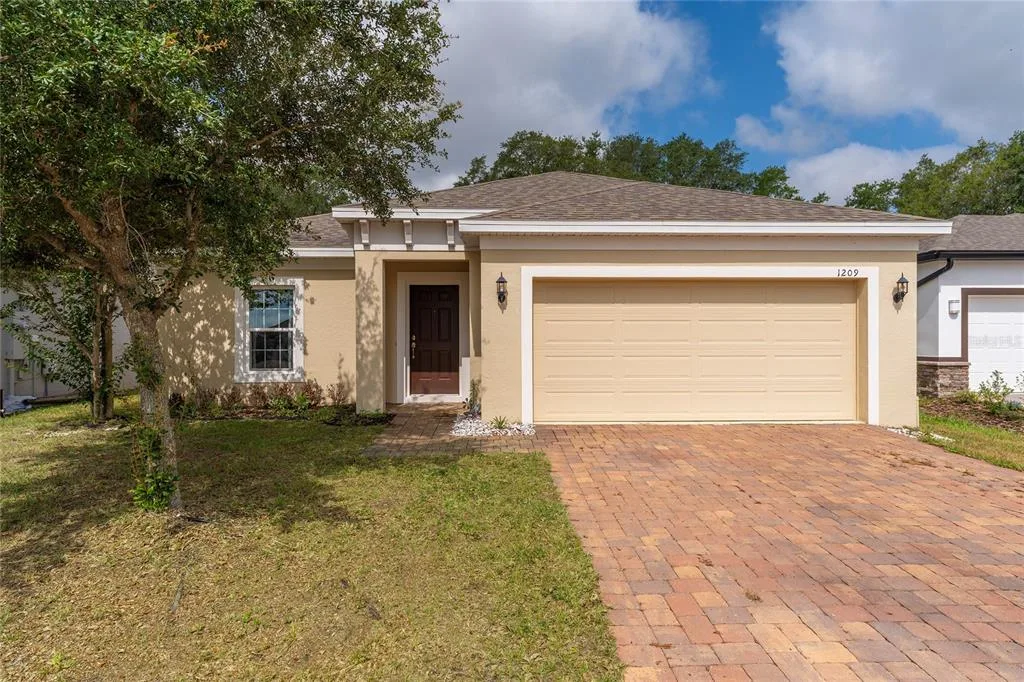 1209 STRATTON AVENUE, GROVELAND, FL 34736