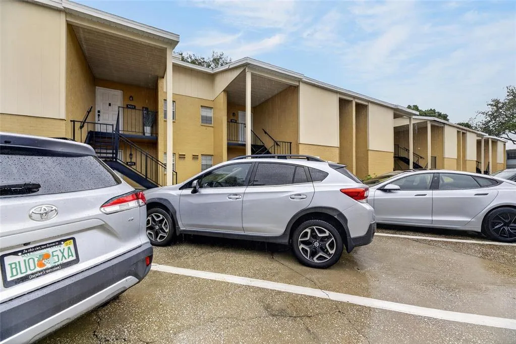 3812 N OAK DRIVE # M32, TAMPA, FL 33611