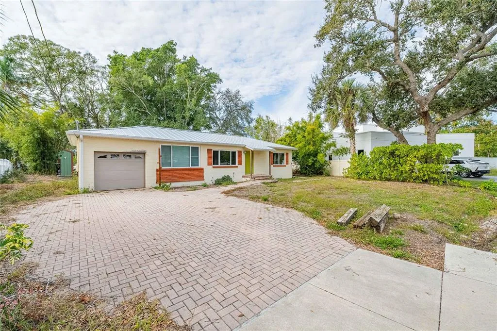 6213 SANDERS DRIVE, TAMPA, FL 33611