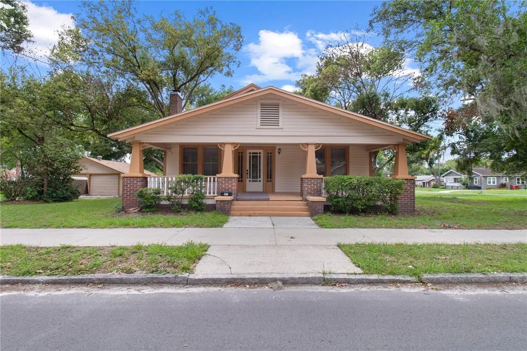 907 N CLARK STREET, PLANT CITY, FL 33563