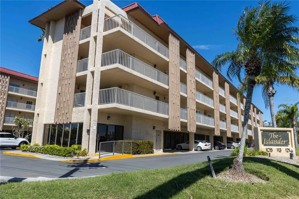 105 ISLAND WAY # 142, CLEARWATER BEACH, FL 33767