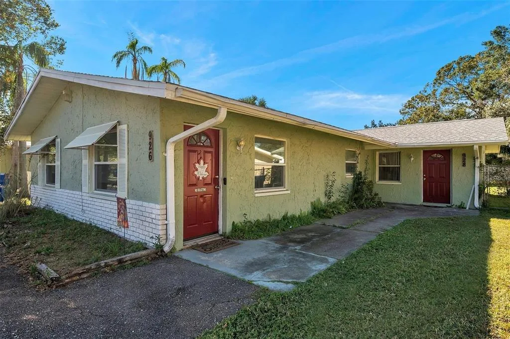 926 LAKE PALMS DRIVE, LARGO, FL 33771