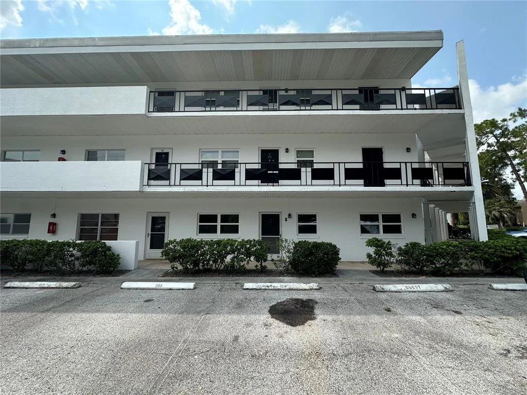 100 EL CAMINO DR # 104, WINTER HAVEN, FL 33884