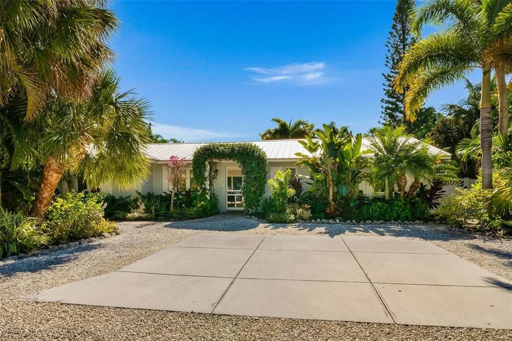 207 PEACOCK LANE, HOLMES BEACH, FL 34217