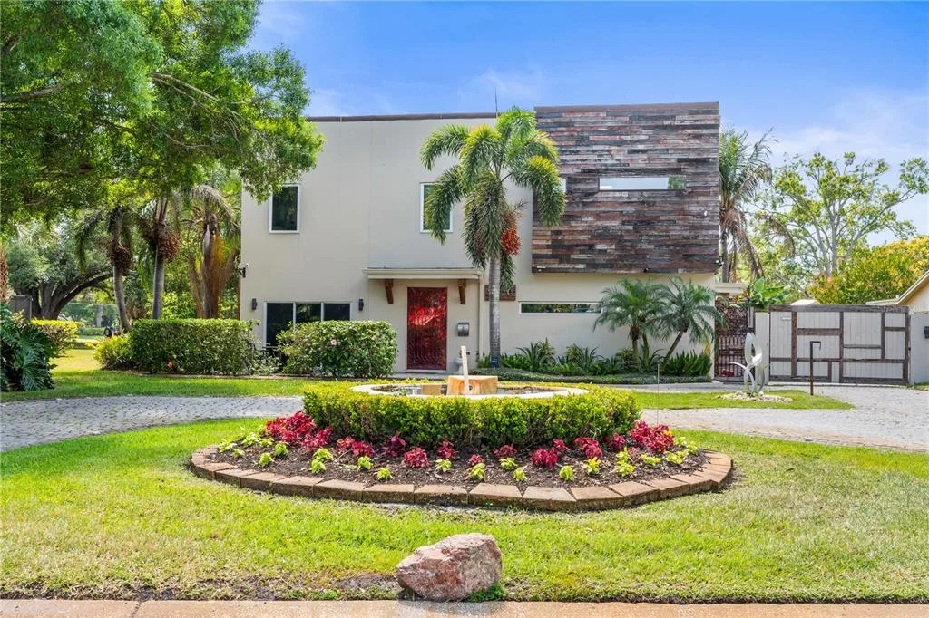 2520 GOMAZ WAY S, ST PETERSBURG, FL 33712